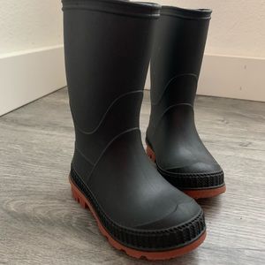 Black rain boots ☔️